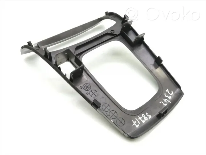 Subaru Forester SG Rivestimento in plastica cornice della leva del cambio 