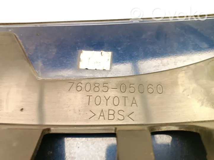 Toyota Avensis T270 Takaluukun/tavaratilan spoileri 76085-05060