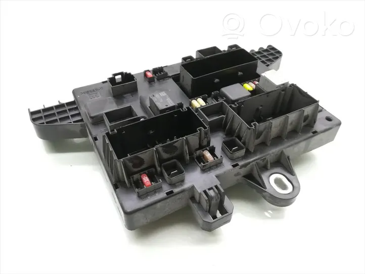 Opel Astra J Module de fusibles 13343950