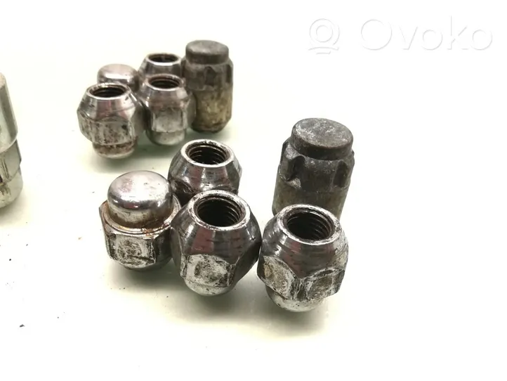 Mazda CX-7 Anti-theft wheel nuts and lock 