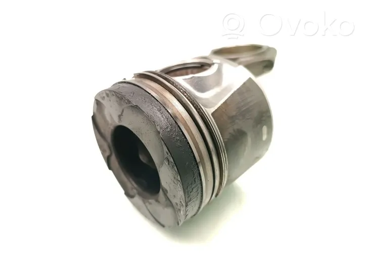 Volvo V40 Piston avec bielle 