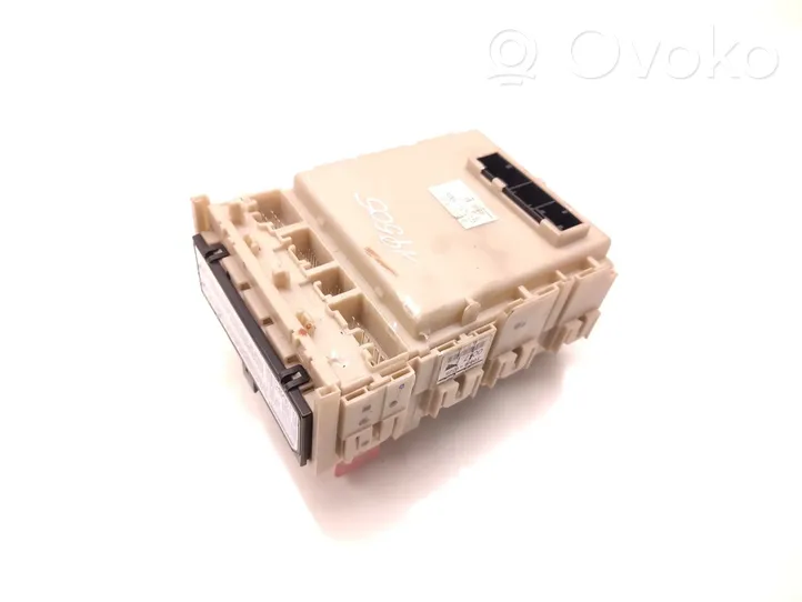 Toyota Avensis T270 Module de fusibles 82730-05150