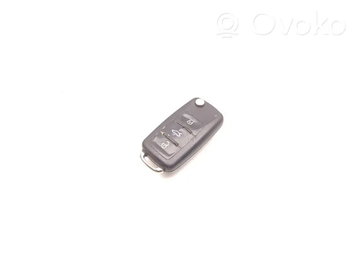 Volkswagen Polo V 6R Ignition key/card 5K0837202AD