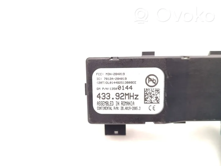 Opel Astra J Unidad de control/módulo del bloqueo de puertas 13500144