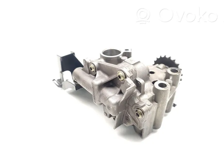 Opel Vivaro Pompe à huile 8200345757