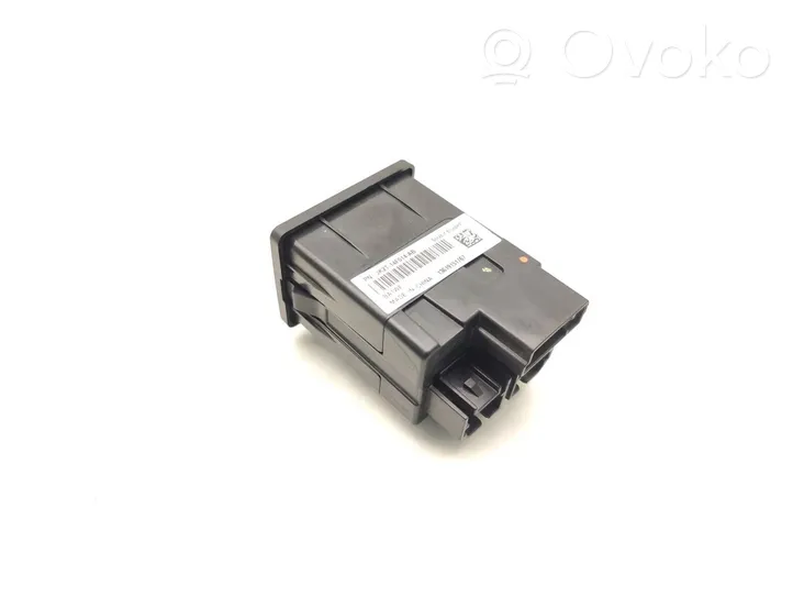 Ford Courier USB-pistokeliitin JK2T-14F014-AB