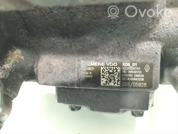 Renault Clio III Pompe d'injection de carburant à haute pression 8200663258