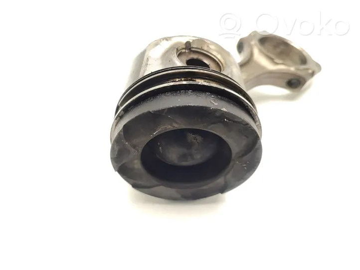 Toyota Avensis T270 Piston avec bielle 2AD-FTV