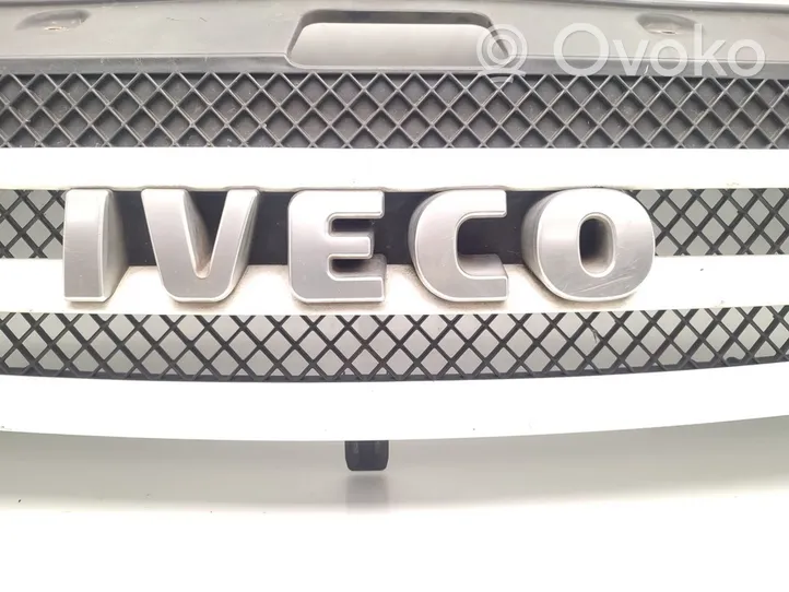 Iveco Daily 35 - 40.10 Grille calandre supérieure de pare-chocs avant 3802801