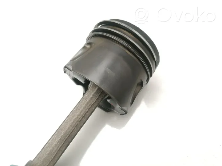 Ford Kuga I Piston avec bielle UFDA