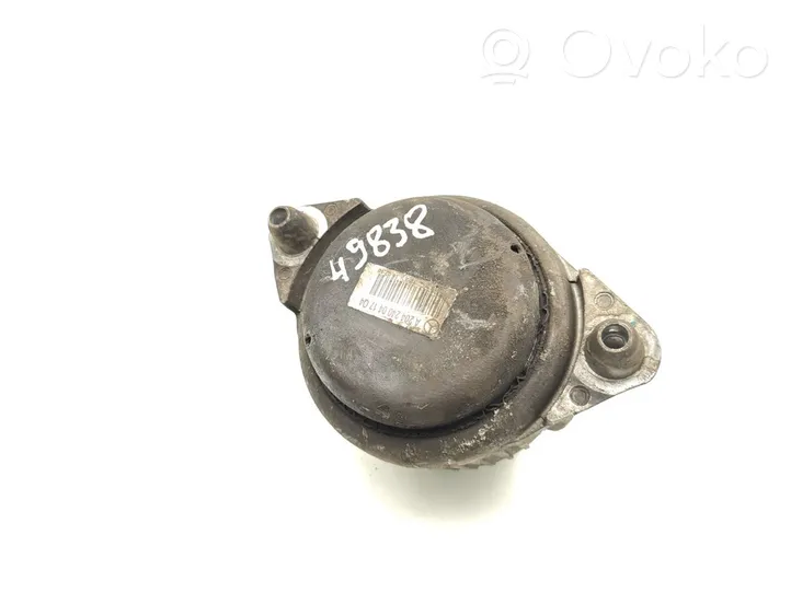 Mercedes-Benz C W204 Supporto di montaggio del motore A2042400417