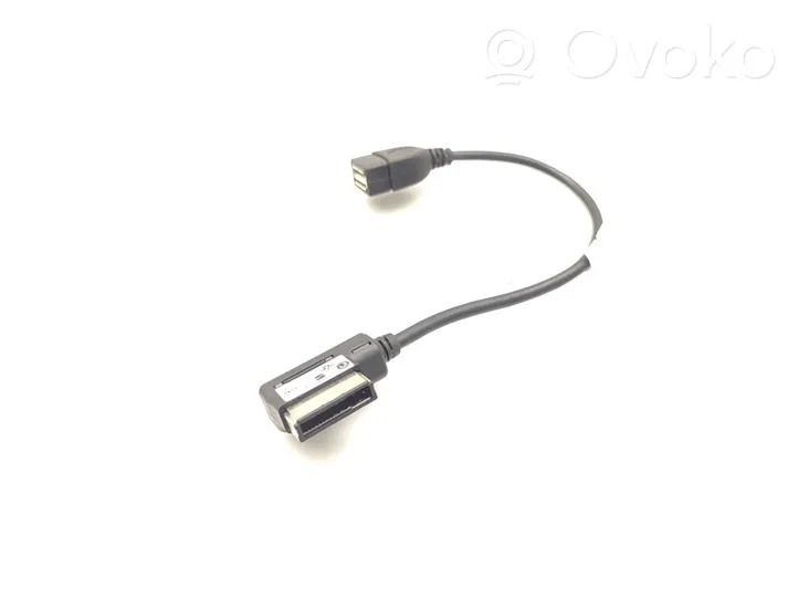 Audi A4 S4 B8 8K USB-pistokeliitin 5N0035558