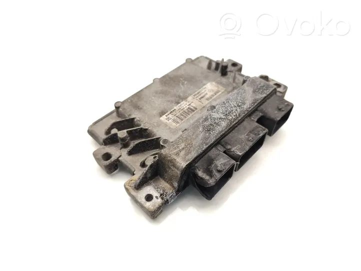 Renault Clio II Calculateur moteur ECU 8200473744