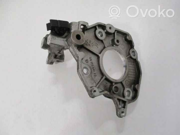 Peugeot 2008 II Fuel pump bracket 9817304180