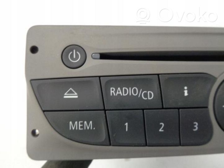 Renault Kangoo II Radio/CD/DVD/GPS-pääyksikkö 281150042R