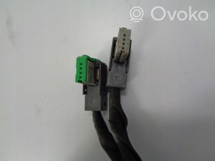 Citroen C4 Grand Picasso Connecteur/prise USB 9806059680