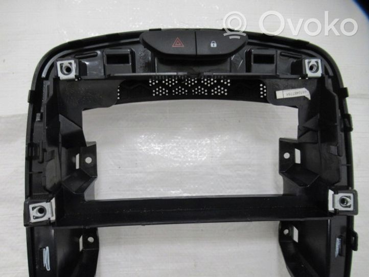 Renault Clio IV Muut kojelaudan osat 681046679R