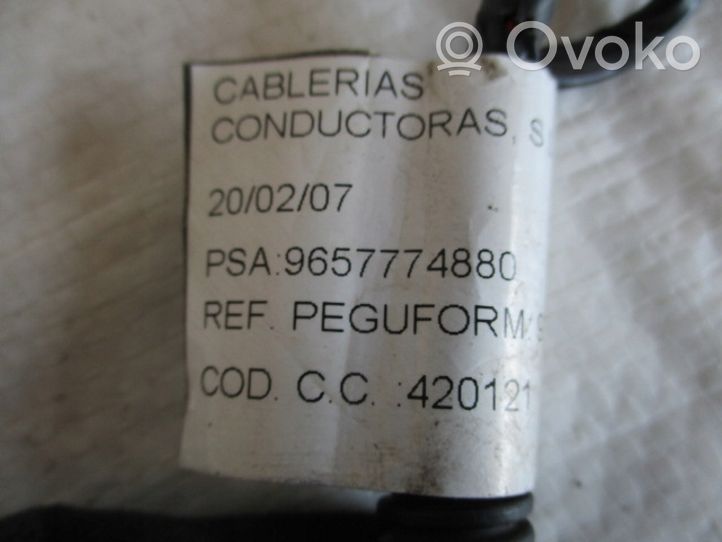 Citroen C4 Grand Picasso Pysäköintitutkan anturin johtosarja (PDC) 9657774880
