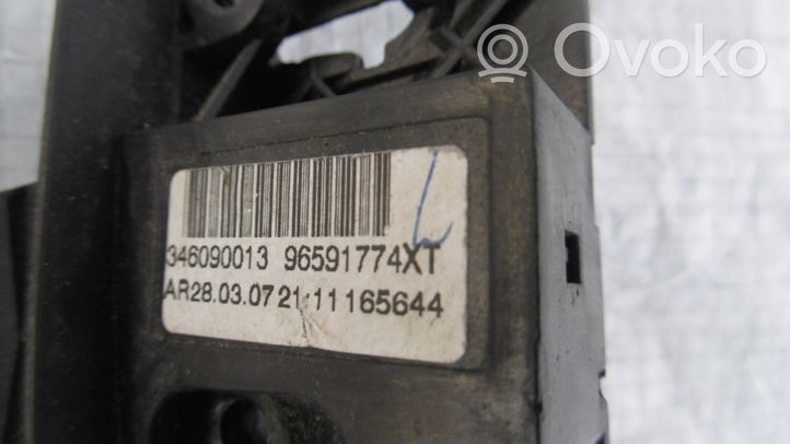 Citroen C4 I Pavarų perjungimo jungtukas/ rankenėlė 96591774XT