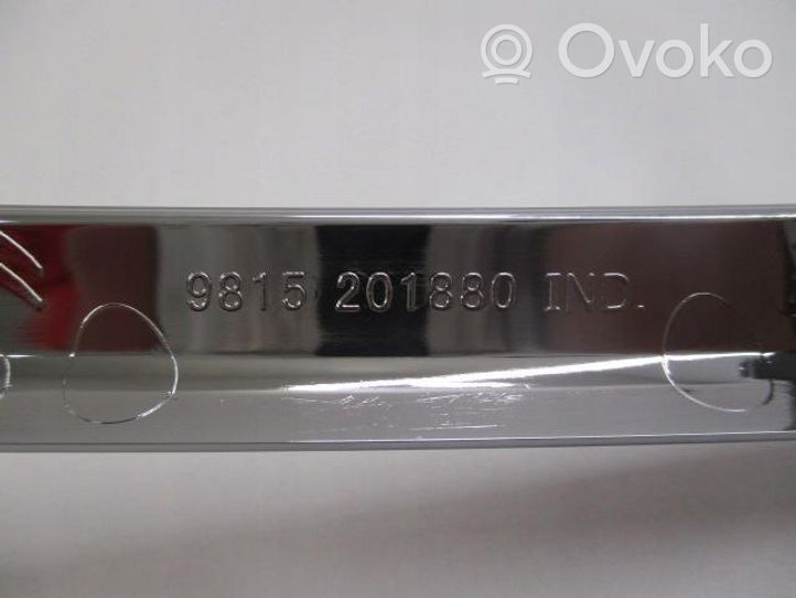 Citroen C4 Grand Picasso Grille calandre supérieure de pare-chocs avant 9815201880