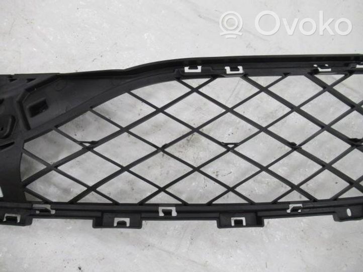 Renault Megane III Grille inférieure de pare-chocs avant 622549987R