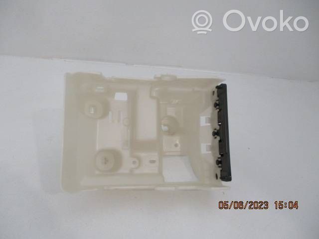 Peugeot 208 Fuse box cover 9674309680