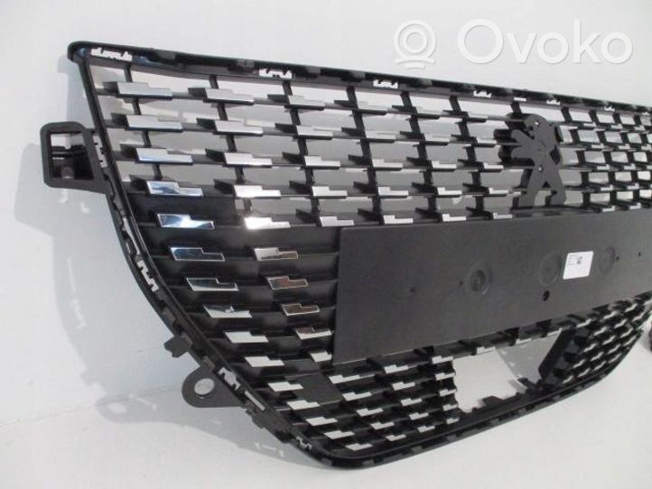 Peugeot 208 Maskownica / Grill / Atrapa górna chłodnicy 