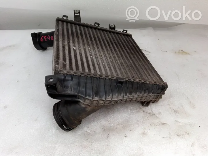 Audi Q7 4L Välijäähdyttimen jäähdytin 7L6145803C