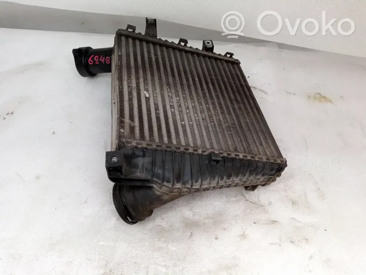 Audi Q7 4L Välijäähdyttimen jäähdytin 7L6145803C