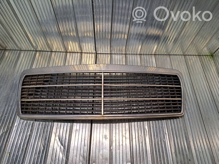 Mercedes-Benz E W210 Grille de calandre avant 2108880023