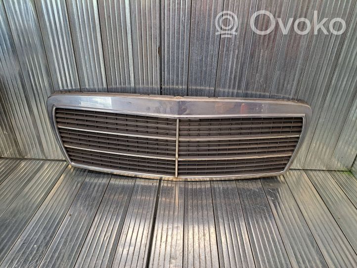 Mercedes-Benz E W210 Grille de calandre avant 2108880023