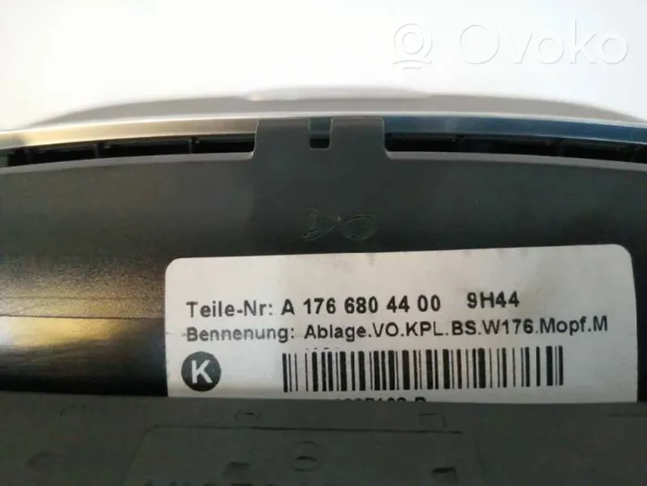 Mercedes-Benz A W176 Popielniczka deski rozdzielczej A1766804400