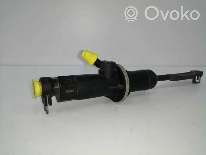 Dacia Duster Clutch master cylinder 82004240048