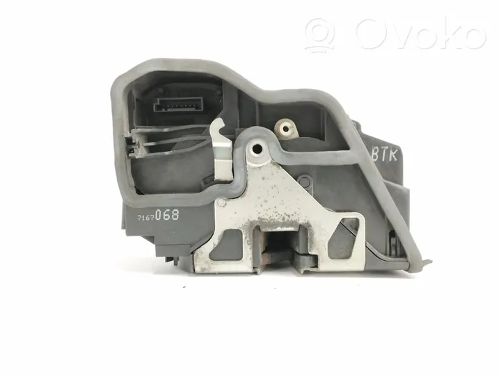 BMW 1 E82 E88 Serratura portiera anteriore 7167068