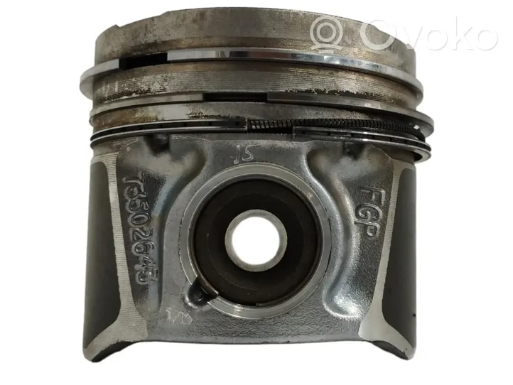 Fiat Panda III Piston avec bielle 