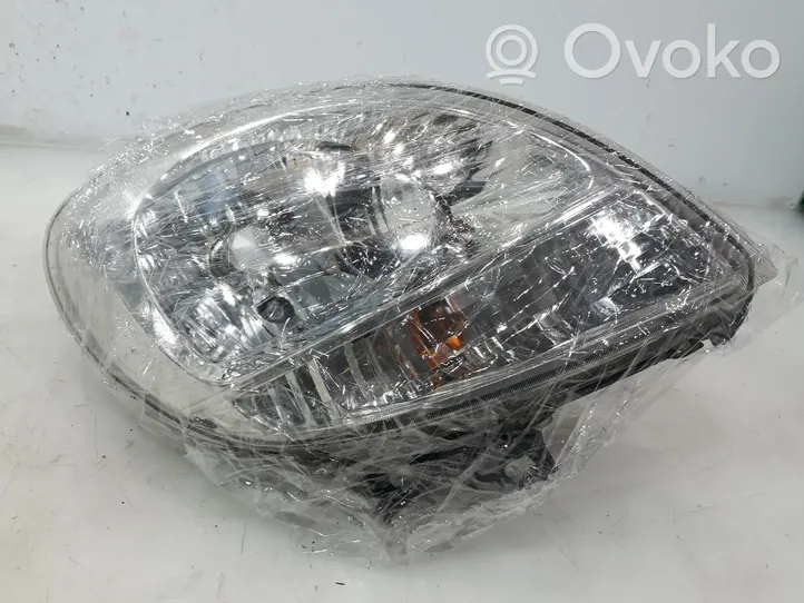 Renault Kangoo III Lampa przednia 8200236591