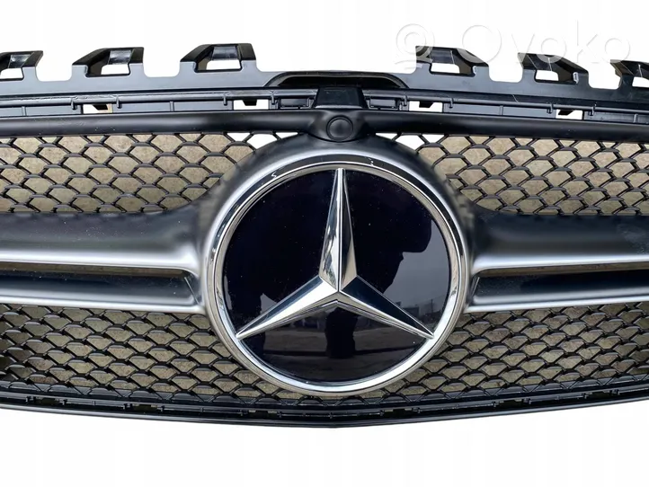 Mercedes-Benz CLA C118 X118 Верхняя решётка A1188881600