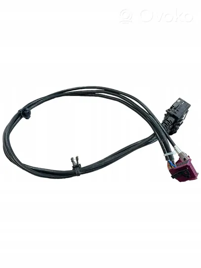 Mercedes-Benz C W202 USB-pistokeliitin a2328209400