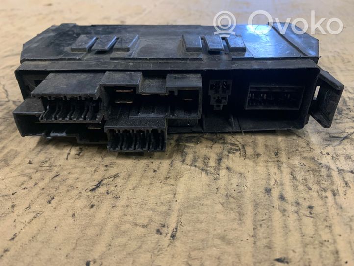 Nissan Navara D40 Module de fusibles 7154722330