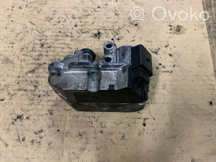 Audi A4 S4 B7 8E 8H Imusarjan venttiilin käyttömoottori A2C533008513