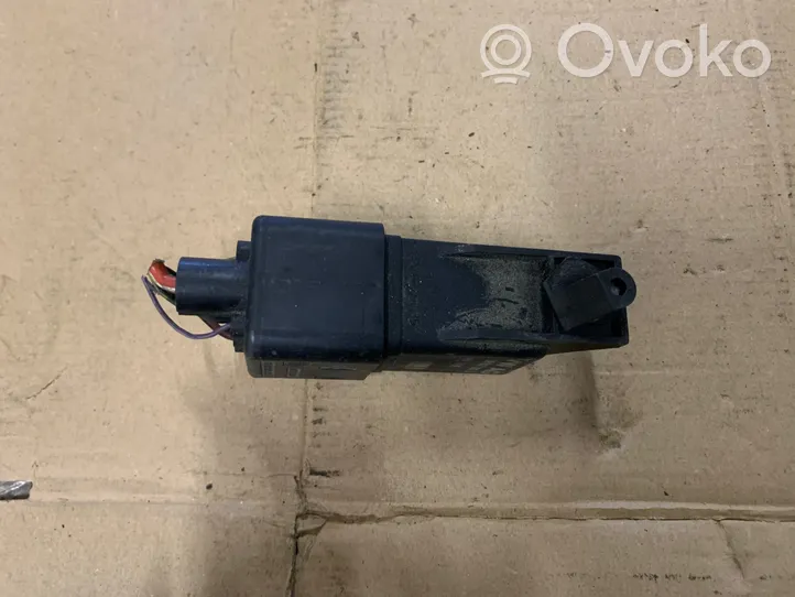 Volkswagen Golf VI Glow plug pre-heat relay 0281003038