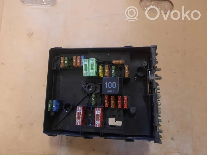 Volkswagen Caddy Fuse box set 01718130