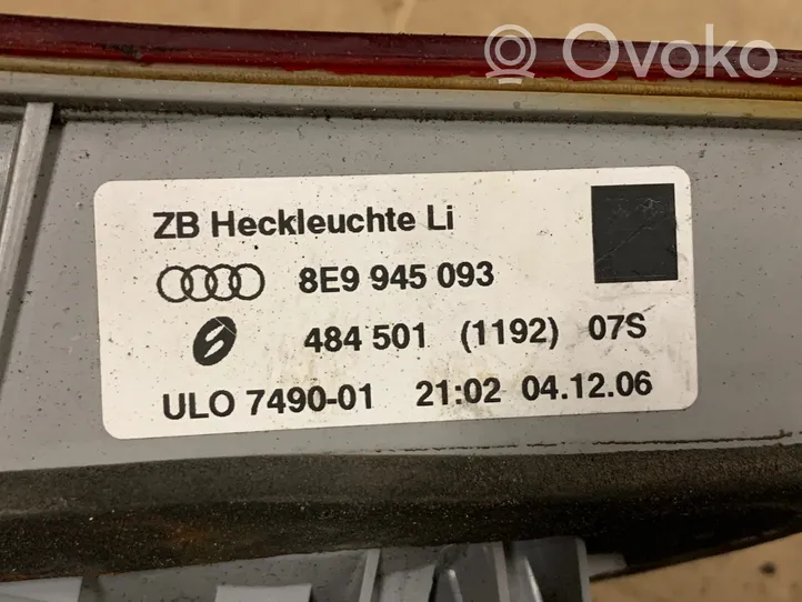 Audi A4 S4 B7 8E 8H Lampy tylnej klapy bagażnika 8E9945093