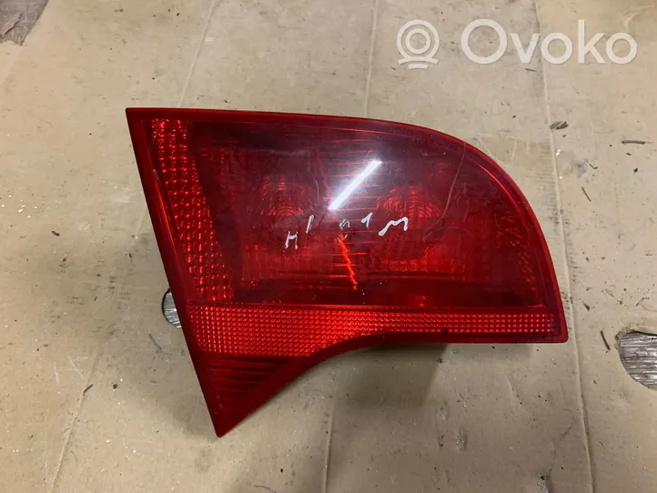 Audi A4 S4 B7 8E 8H Lampy tylnej klapy bagażnika 8E9945093