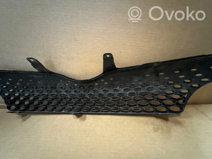 Toyota Yaris Verso Grille calandre supérieure de pare-chocs avant 5311152060