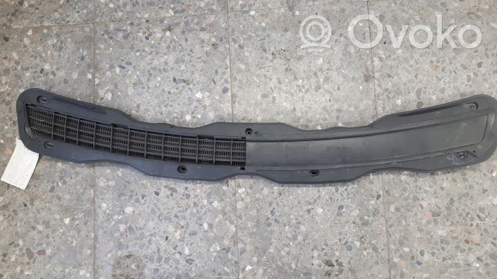 Mercedes-Benz E W210 Grille calandre de capot A2108800705