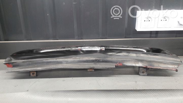 Opel Vectra A Front bumper upper radiator grill 90461334