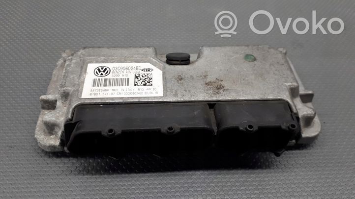 Volkswagen Golf VI Calculateur moteur ECU 03C906024BD