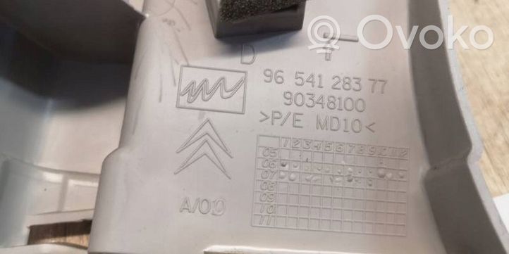 Citroen C4 Grand Picasso Muu kynnyksen/pilarin verhoiluelementti 9654128377