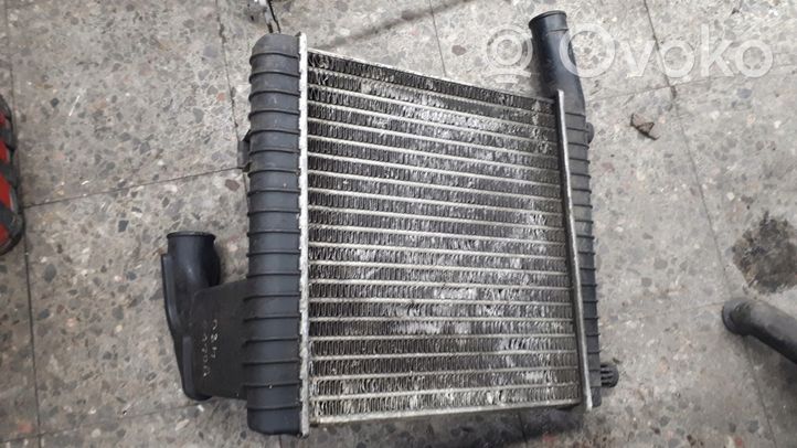 Volvo 440 Chłodnica powietrza doładowującego / Intercooler 257980